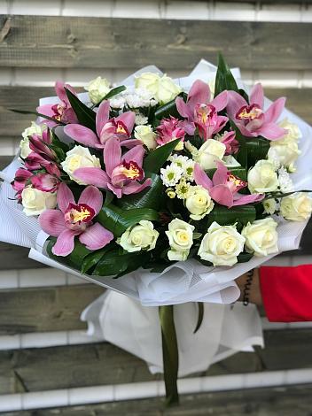 Букет цветов из: Розы и Хризантемы в Карачеве