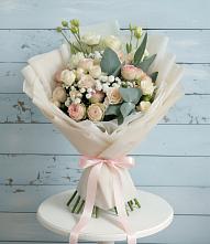Букет цветов из:  Розы и Лизиантусы в Карачеве