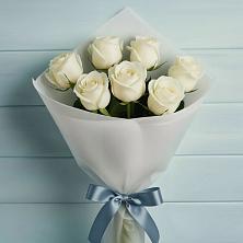 Букет 7 Белых роз Эдлесс Лав в Карачеве