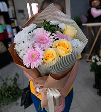 Букет цветов из:  Герберы, Розы и Хризантемы в Карачеве