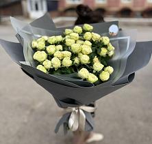 Букет Белые кустовые розы Солинеро в Карачеве