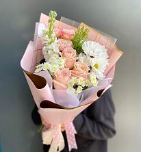 Букет цветов из:  Хризантемы и Розы в Карачеве