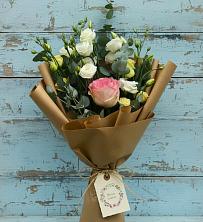 Букет цветов из:  Розы и Лизиантусы в Карачеве